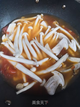 西红柿蘑菇汤的做法步骤：2