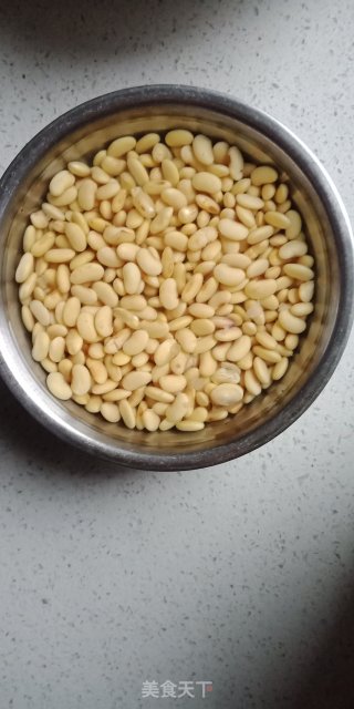 酥黄豆的做法步骤：1