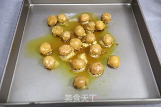 咸蛋黄肉松青团的做法步骤：7