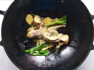 荠菜黄鱼羹的做法步骤：6