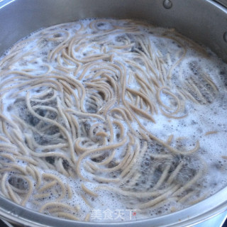 豆腐丁汤饸饹的做法步骤：4