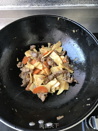 牛肉炒冬笋的做法步骤：10
