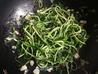 清炒马兰头的做法步骤：7
