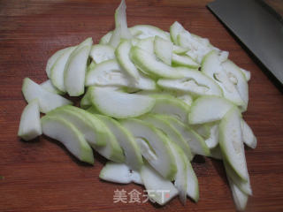 鱼豆腐白玉菇炒夜开花的做法步骤：3