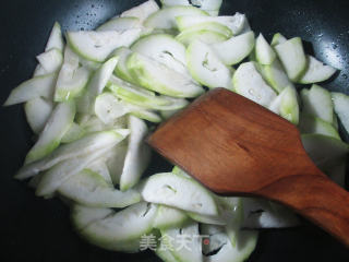鱼豆腐白玉菇炒夜开花的做法步骤：5