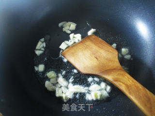 小肉丸炒牛心菜的做法步骤：4