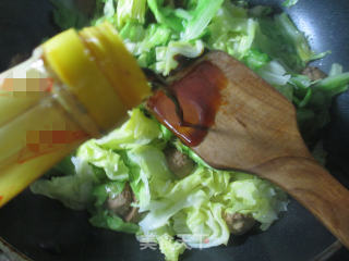 小肉丸炒牛心菜的做法步骤：8