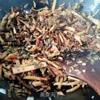 腌菜炒春笋的做法步骤：14