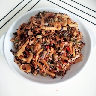 腌菜炒春笋的做法步骤：16