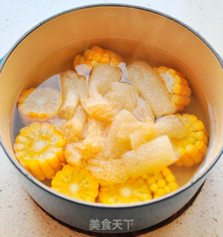 竹荪玉米汤的做法步骤：3