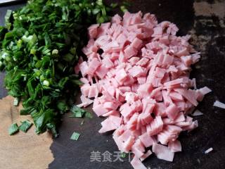 韭菜火腿米饭饼的做法步骤：2