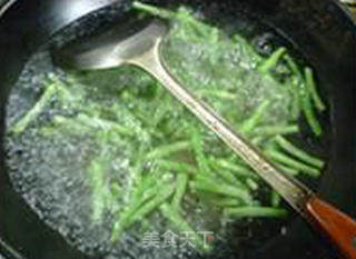 带豆炒牛筋的做法步骤：5