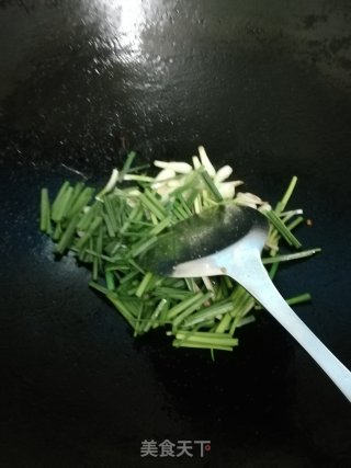 腊肠炒藠头的做法步骤：8