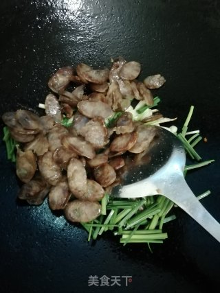 腊肠炒藠头的做法步骤：9