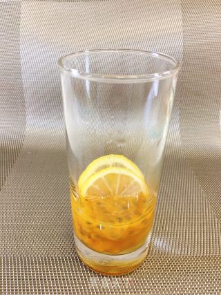 百香果柠檬蜂蜜冰饮的做法步骤：3
