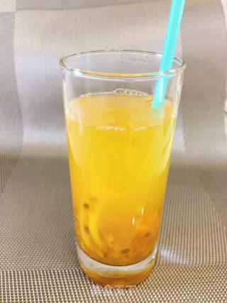 百香果柠檬蜂蜜冰饮的做法步骤：4