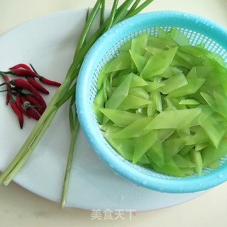 清炒莴笋片的做法步骤：3