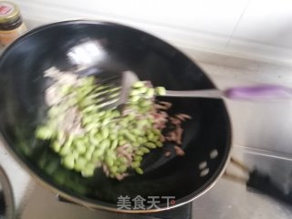雪菜肉丝炒毛豆的做法步骤：3