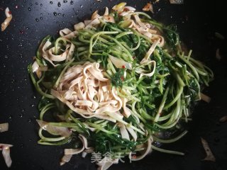 马兰头炒千张的做法步骤：9