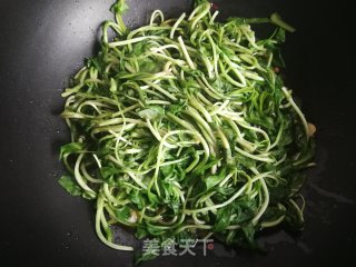 香辣酱炒马兰头的做法步骤：6