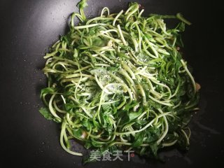香辣酱炒马兰头的做法步骤：7