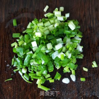 葱香薯仔的做法步骤：2