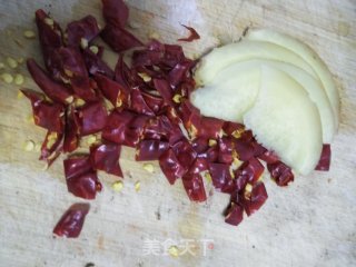 包菜蚕豆炖粉丝的做法步骤：2