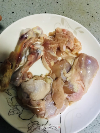 香菇滑鸡的做法步骤：1