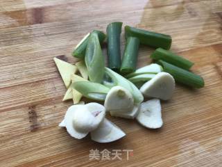 红烧鸡翅的做法步骤：3