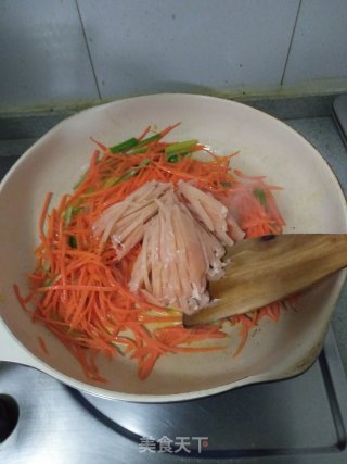 胡萝卜炒金针菇的做法步骤：10