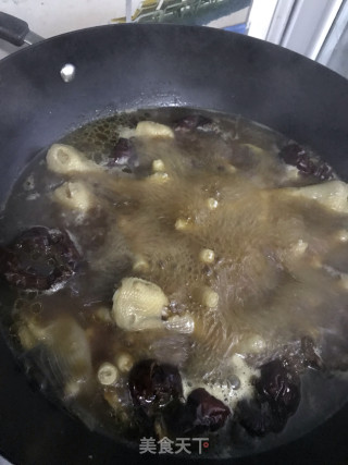 无油大枣煮鸡爪的做法步骤：3