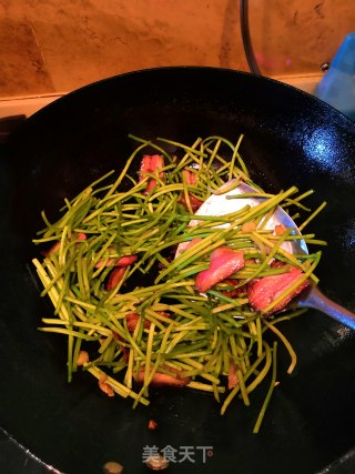藜蒿炒腊肉的做法步骤：8
