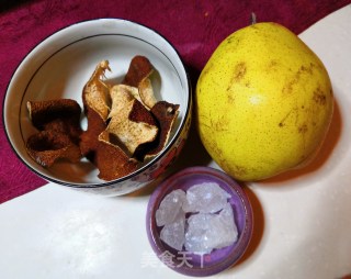 陈皮冰糖炖雪梨的做法步骤：1