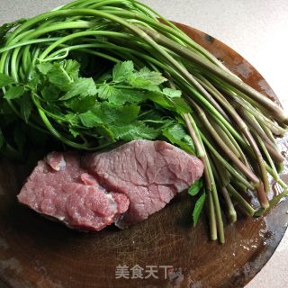 野芹菜炒牛肉的做法步骤：1