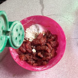 野芹菜炒牛肉的做法步骤：3