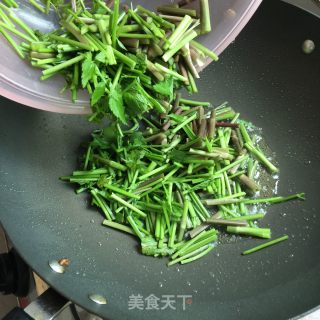 野芹菜炒牛肉的做法步骤：8