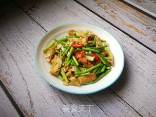 炸豆腐炒蒜苔的做法步骤：8
