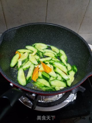 清炒青瓜的做法步骤：3