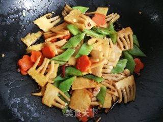 扁豆春笋蒸卤面的做法步骤：10