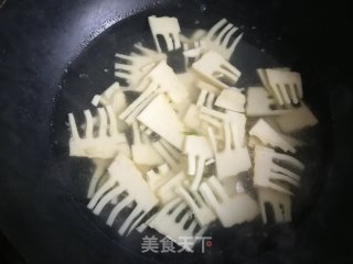 扁豆炒春笋的做法步骤：2