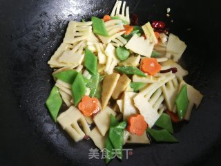 扁豆炒春笋的做法步骤：7