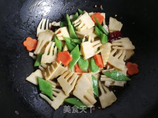 扁豆炒春笋的做法步骤：8