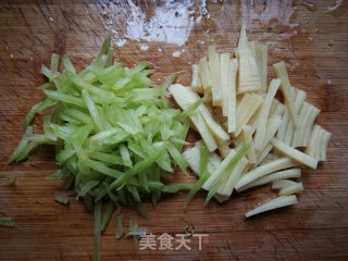 双笋蛋花汤的做法步骤：1