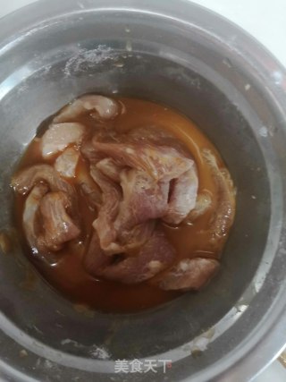 肉片炒芦笋的做法步骤：1