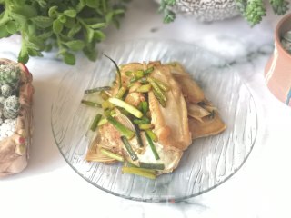 蒜苔炒沙巴鱼鳍的做法步骤：7