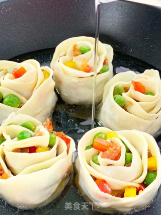 花型抱饺的做法步骤：4