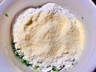 香煎韭菜蛋饼的做法步骤：2