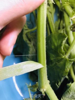清炒瓜头的做法步骤：2