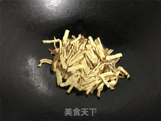芦蒿脆皮干的做法步骤：4