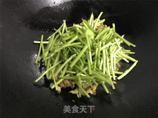 芦蒿脆皮干的做法步骤：5